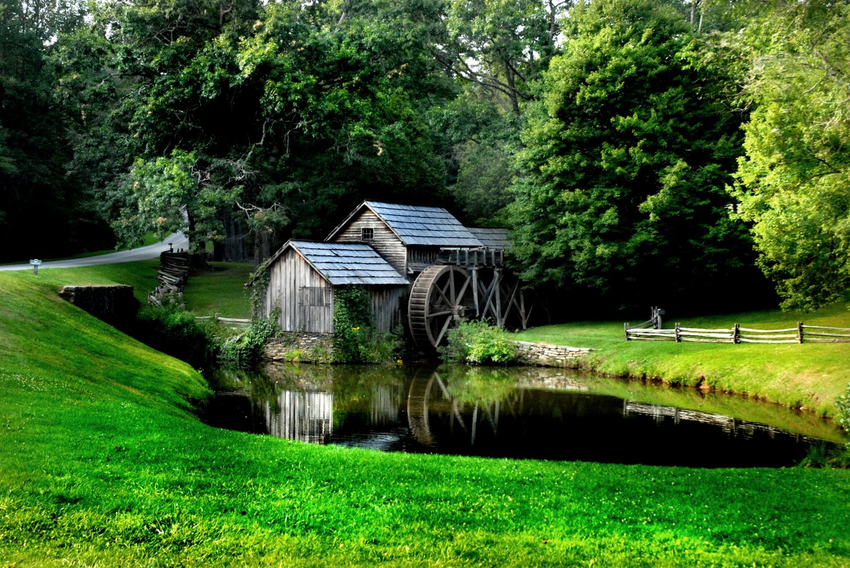 Photo of Mabry Mill and pond